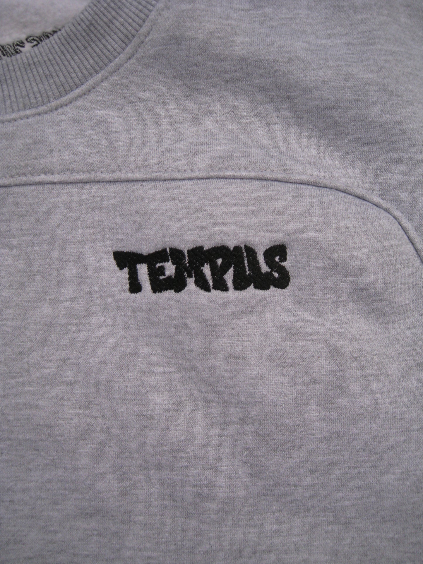 GREY CREWNECK