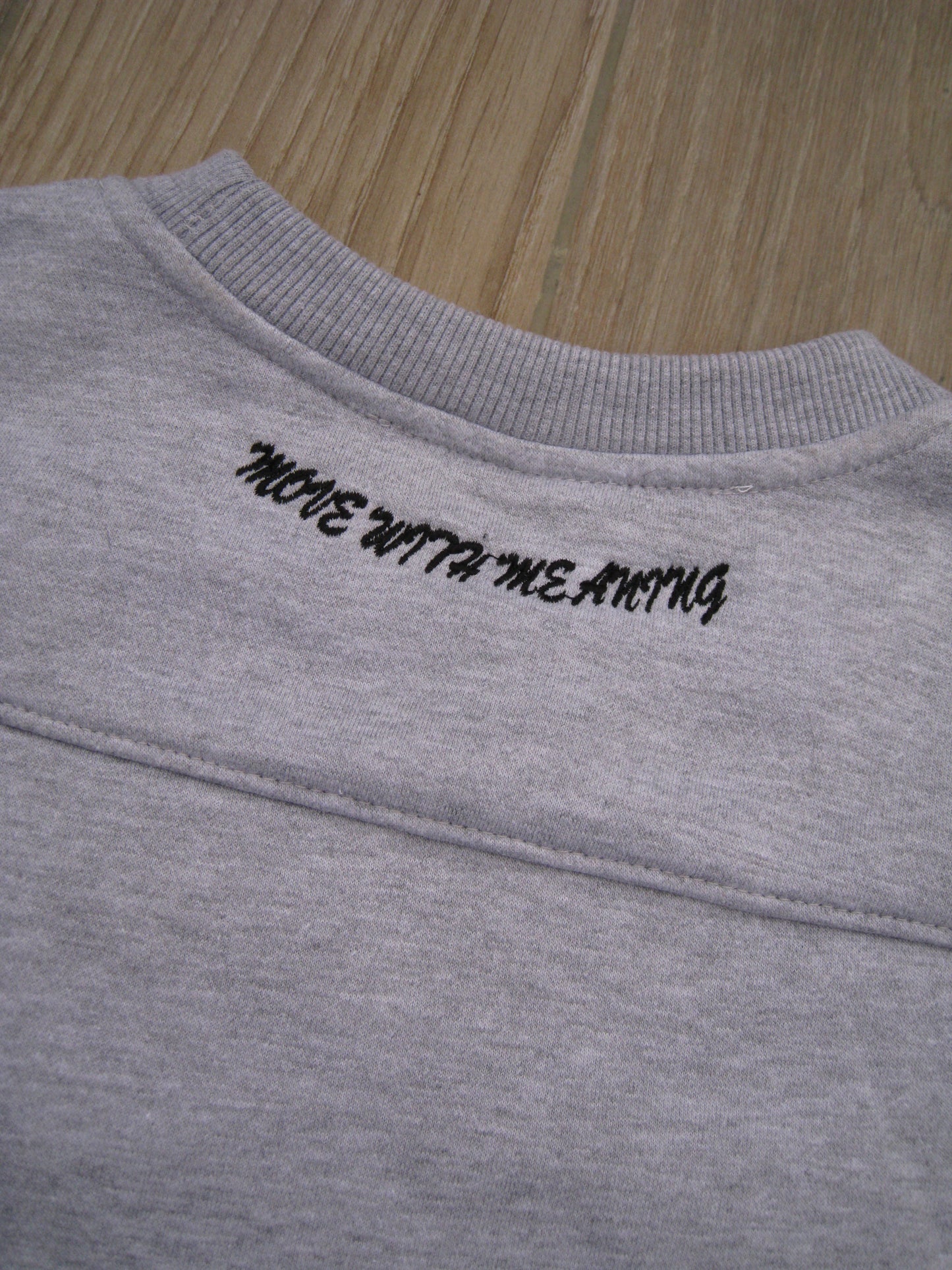 GREY CREWNECK